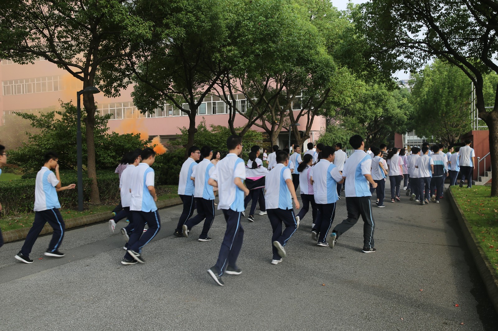 全校逃生7.JPG