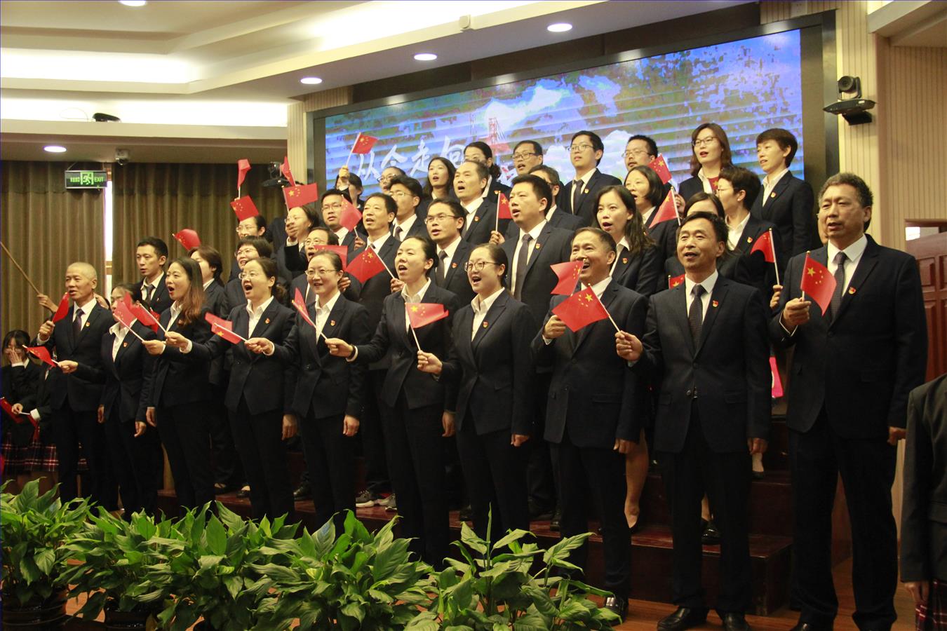 党员歌唱祖国.JPG 党员歌唱祖国.JPG